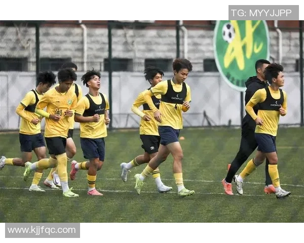 足球明星的一天：从清晨训练到夜晚休息的高强度日常揭秘