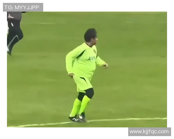 足球明星真人头像解析：从球场到生活的精彩瞬间与个性展现